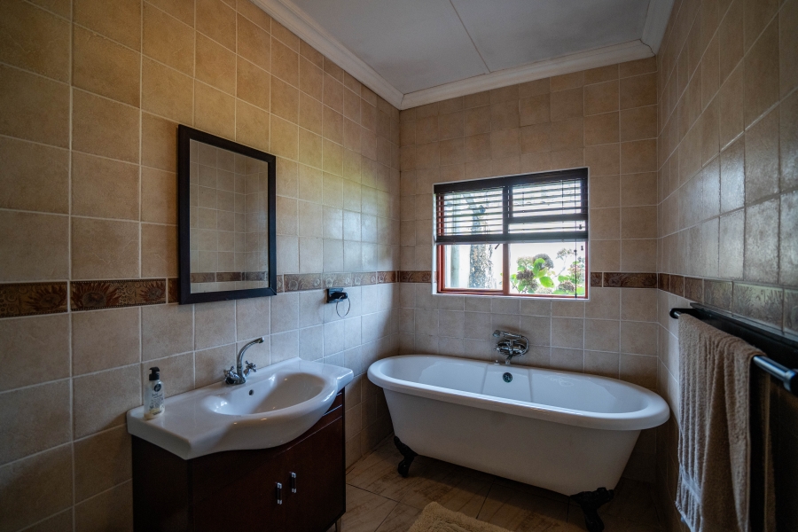 5 Bedroom Property for Sale in Grahamstown Rural Eastern Cape